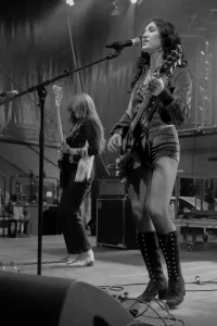 Rosalie und Claudia auf der Bühne beim Finkenbach Festival